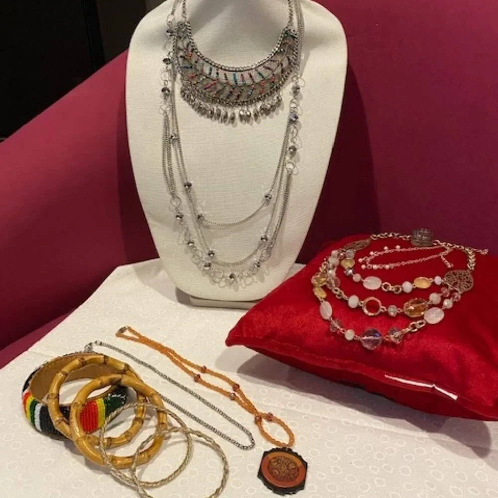 SALE 💚💚 Costume Jewelry 12 PIECES #5